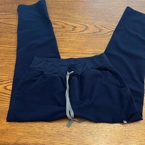 Women’s Figs Yola Navy high rise scrub pants in size M/P. Barely worn
